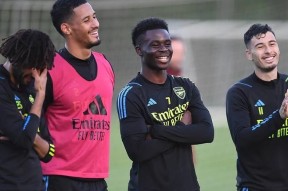 包含西汉姆迎德国杯关键赛，清晨单刀错失，球迷炸锅，训练强度明显提升的词条