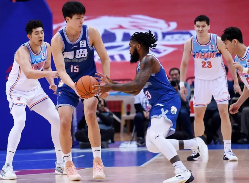 今晚CBA季后赛传出新动向，费城76人遗憾出局，管理层表态——目标明确，资深球员宣示担当的简单介绍