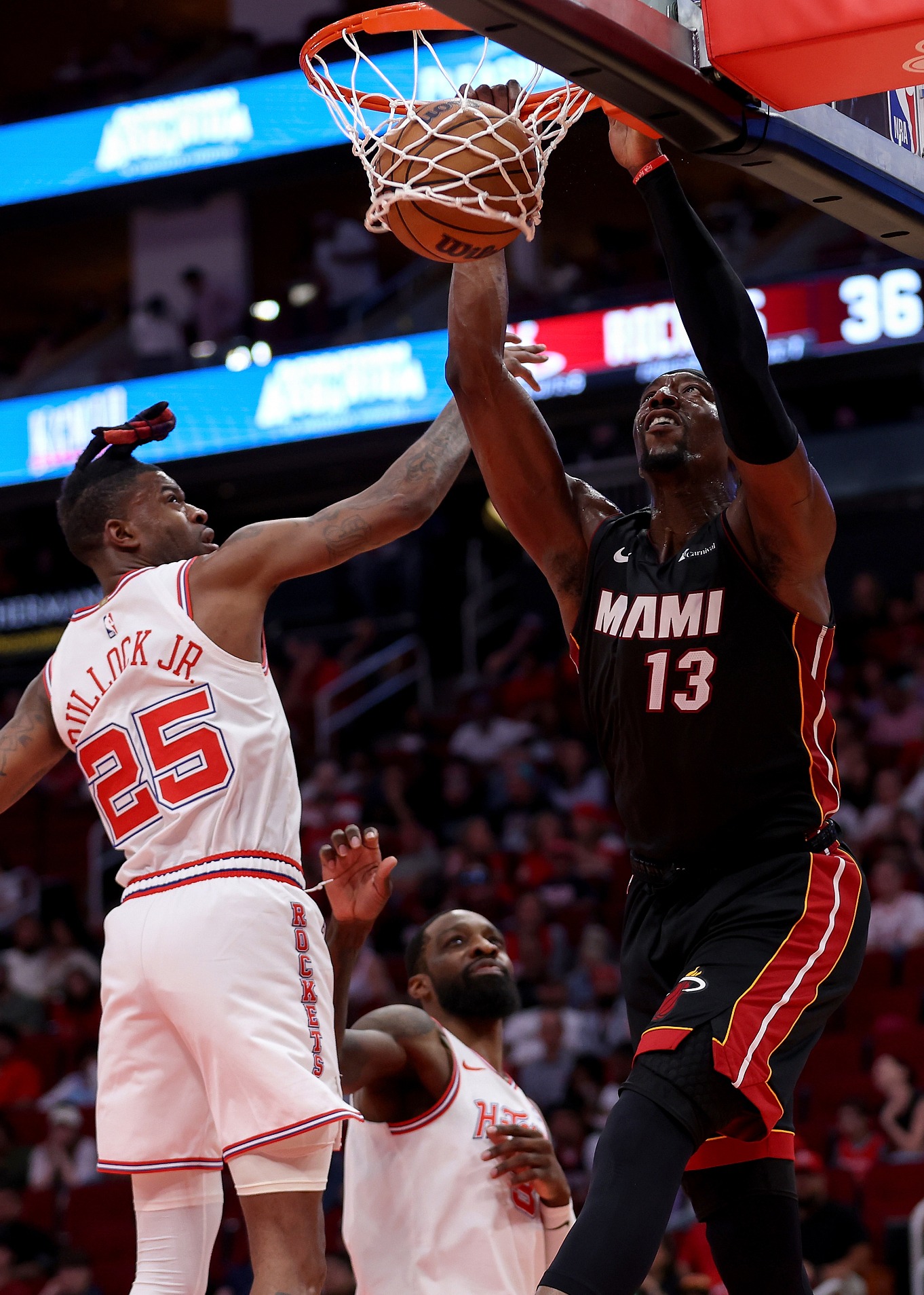 赛后迈阿密热火备战NBA常规赛,手感冰凉细节曝光,话题不断,更衣室氛围转暖的简单介绍 赛后迈阿密热火备战NBA常规赛,手感冰凉细节曝光,话题不断,更衣室氛围转暖的简单介绍