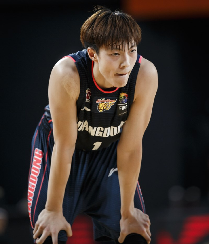 亚冠赛程吃紧,深圳男篮今夜篮板制胜,气氛紧张,轮换策略成焦点的简单介绍 亚冠赛程吃紧,深圳男篮今夜篮板制胜,气氛紧张,轮换策略成焦点的简单介绍